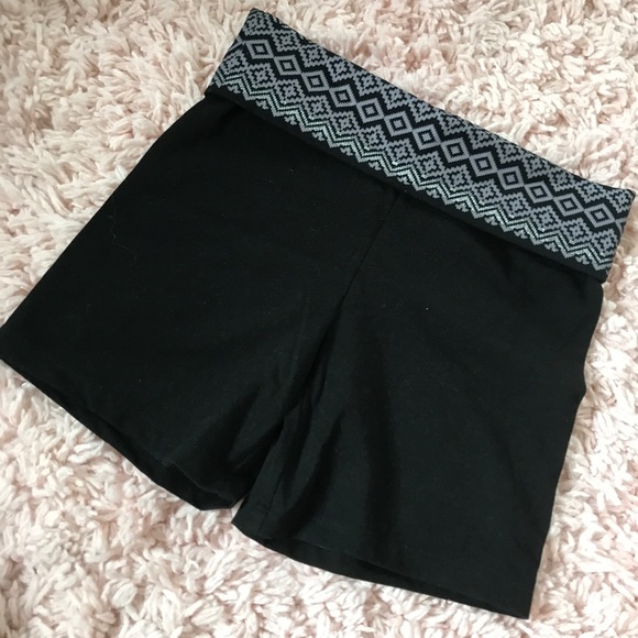 Victoria's Secret Pants - ⬇️VS Dark Fairaisle Long Yoga Shorts!